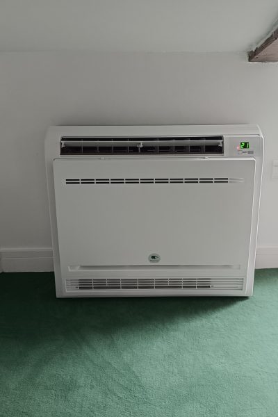 Plombier 78- 91 -92 -94 - installation unité intérieure console de climatisation ATLANTIC THERMOR